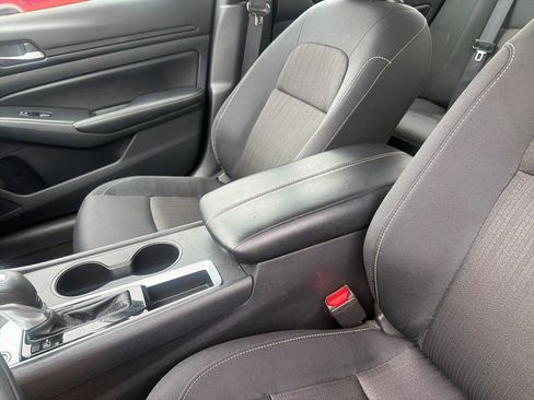 Used 2025 Nissan Altima 2.5 SV FWD image 27