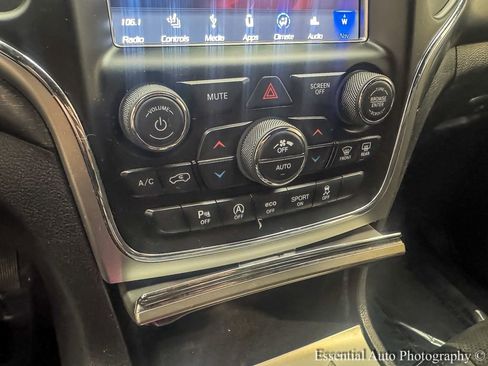 Used 2018 Jeep Grand Cherokee Altitude image 18