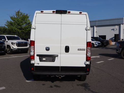 Used 2023 RAM ProMaster 2500 FWD image 9
