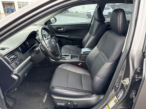 Used 2016 Toyota Camry SE image 18