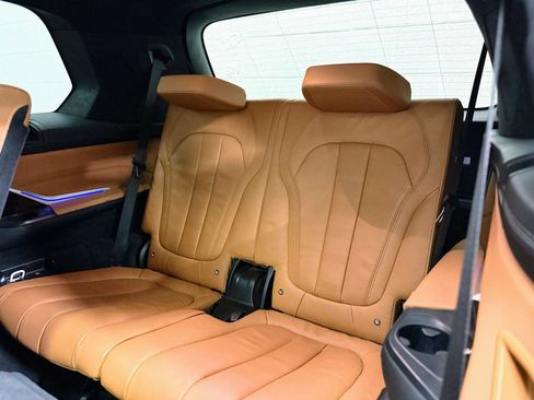 Used 2021 BMW X7 M50i w/ Dynamic Handling Package image 18