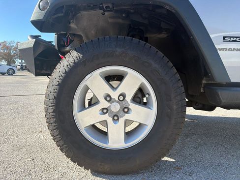 Used 2014 Jeep Wrangler Sport image 9