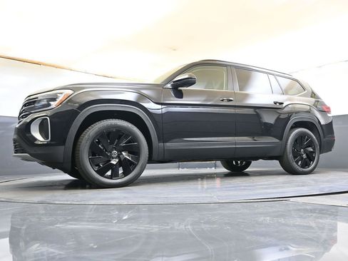 New 2026 Volkswagen Atlas SE w/ Black Wheel Package AWD/4WD image 38