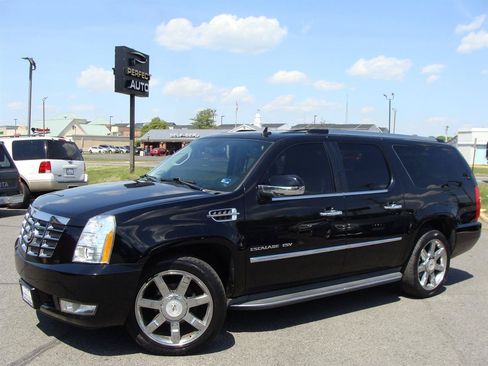 Used 2012 Cadillac Escalade ESV Luxury AWD/4WD image 3