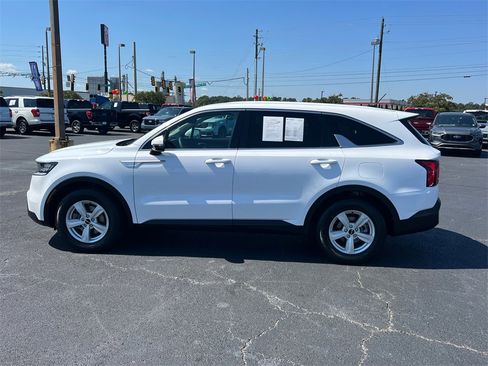 Used 2022 Kia Sorento LX image 4