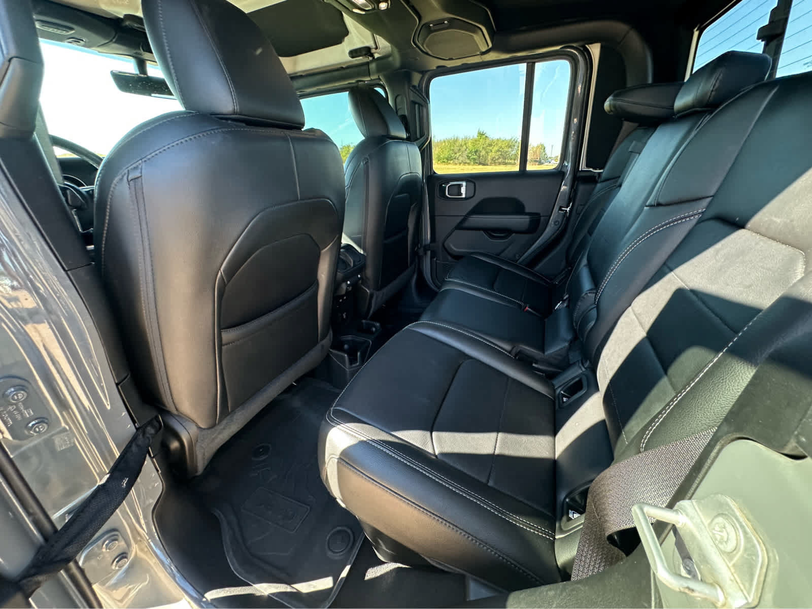 Used 2022 Jeep Gladiator Overland w/ Popular Equipment Package AWD/4WD image 10