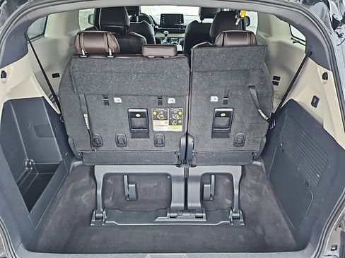 Used 2024 Toyota Sienna Platinum image 8