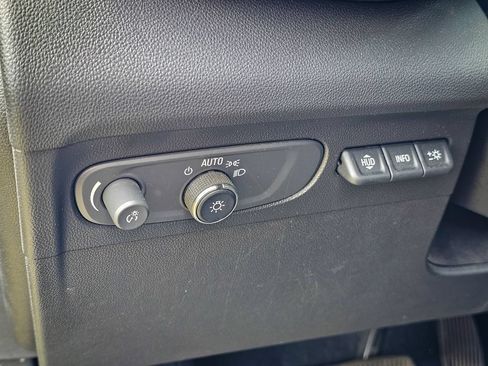 Used 2021 Buick Envision Avenir AWD/4WD image 17