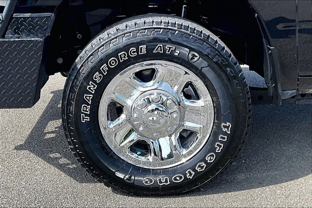 Used 2025 RAM 2500 Tradesman w/ Chrome Appearance Group AWD/4WD image 8