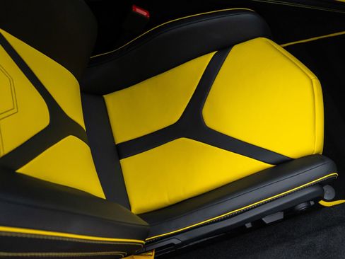 Used 2025 Lamborghini Revuelto AWD/4WD image 42