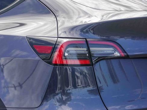 Used 2021 Tesla Model Y Long Range image 7