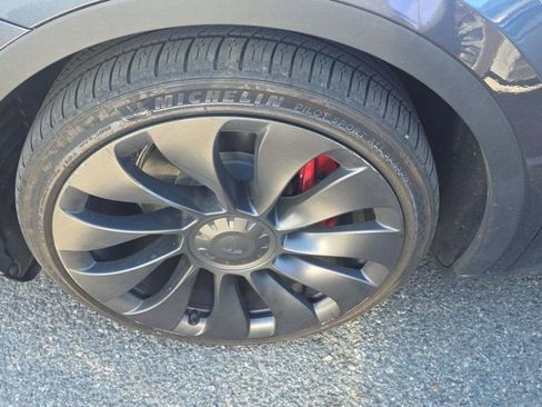 Used 2023 Tesla Model Y Long Range image 10