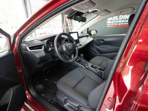 Used 2025 Toyota Corolla LE FWD image 8