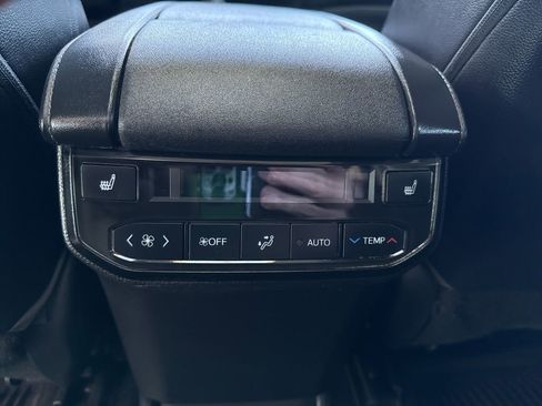 Used 2022 Toyota Highlander Platinum AWD/4WD image 17