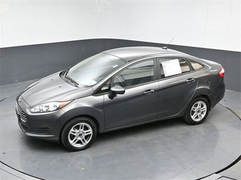 Used 2017 Ford Fiesta SE image 1