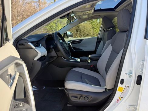 Used 2019 Toyota RAV4 XLE w/ Convenience Package image 29