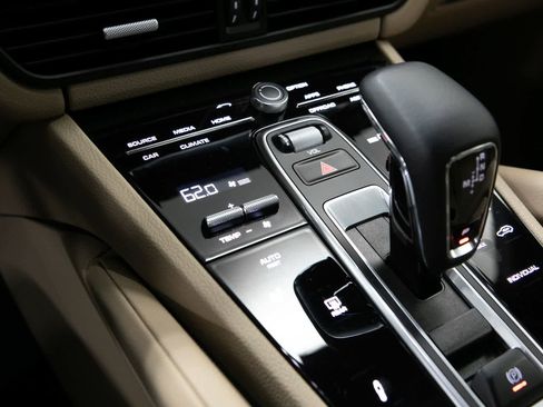 Certified 2023 Porsche Cayenne AWD/4WD image 28