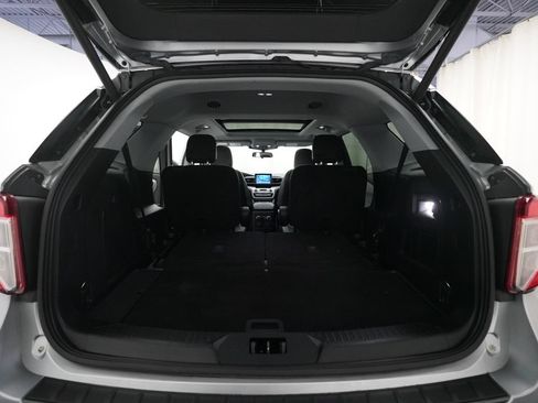Used 2023 Ford Explorer XLT w/ Equipment Group 202A AWD/4WD image 10
