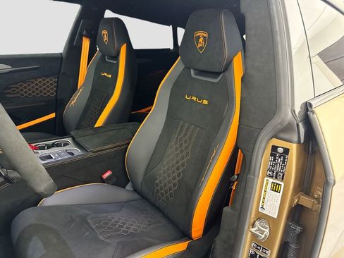 Used 2024 Lamborghini Urus Performante AWD/4WD image 22