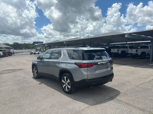 Used 2023 Chevrolet Traverse LT w/ LT Premium Package FWD image 8