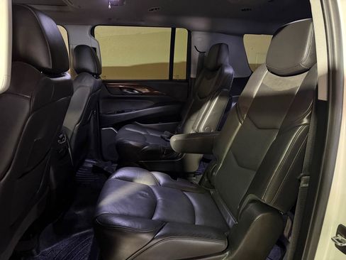 Used 2020 Cadillac Escalade ESV Luxury AWD/4WD image 13