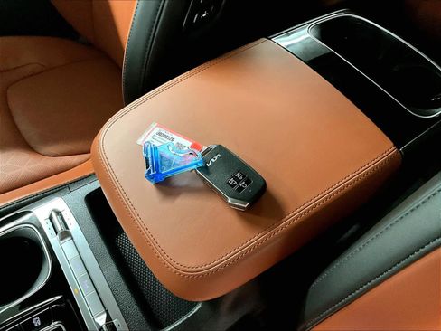 Used 2024 Kia Carnival SX image 31