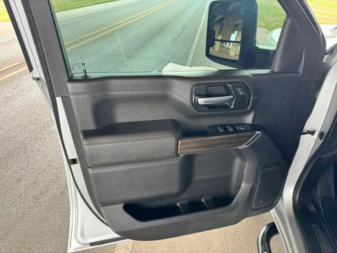 Used 2022 Chevrolet Silverado 3500 LT image 11