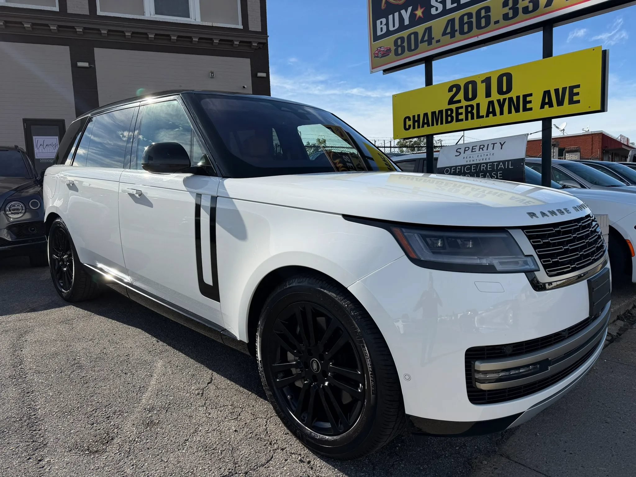 Used 2023 Land Rover Range Rover Long Wheelbase SE AWD/4WD image 2