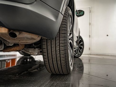 Used 2023 Land Rover Discovery Sport SE image 40