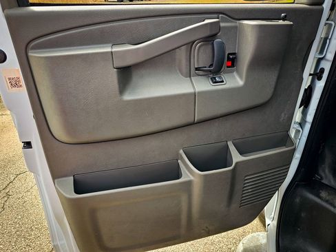Used 2024 GMC Savana 2500 w/ Driver Convenience Package image 9