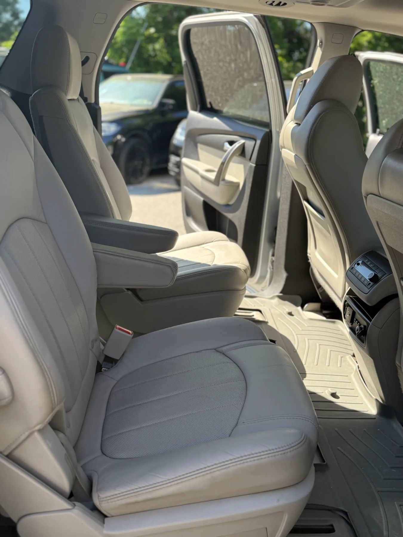 Used 2011 GMC Acadia Denali AWD/4WD image 22