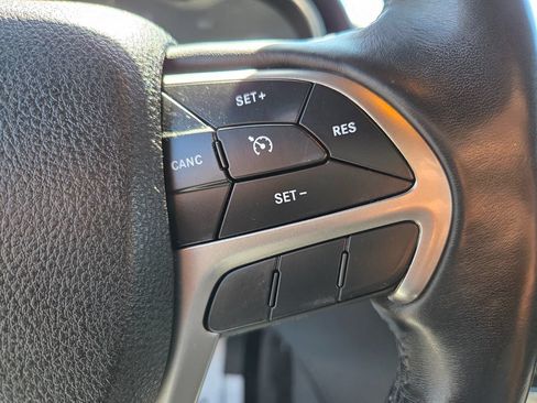 Used 2018 Jeep Grand Cherokee Altitude RWD image 33