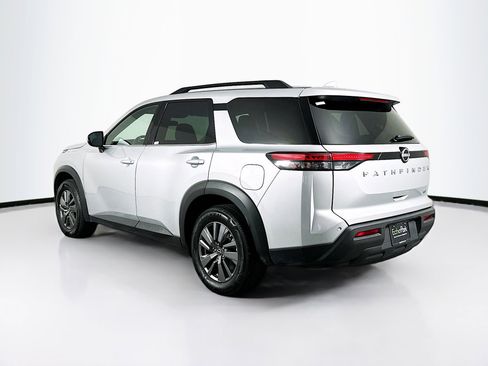 Used 2024 Nissan Pathfinder SV image 5