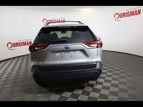 Used 2022 Toyota RAV4 XLE Premium image 18