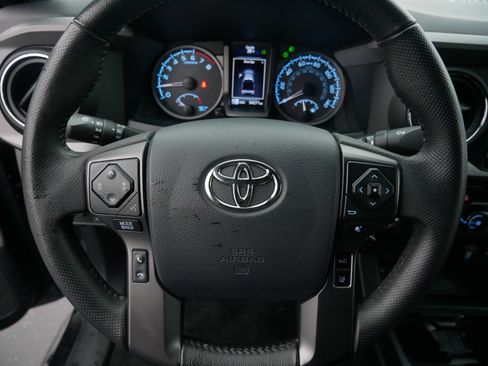 Used 2019 Toyota Tacoma TRD Sport image 25