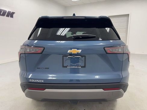 Used 2026 Chevrolet Equinox LT w/ Convenience Package II FWD image 6
