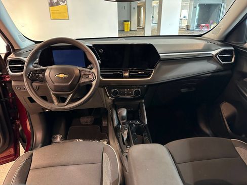 Used 2025 Chevrolet TrailBlazer LT FWD image 32