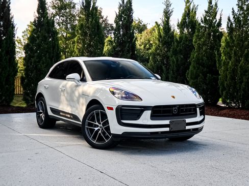 Used 2026 Porsche Macan AWD/4WD image 2