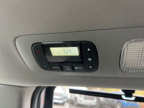 Used 2016 Honda Odyssey SE image 18