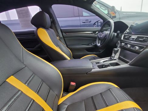 Used 2018 Honda Accord Sport image 4
