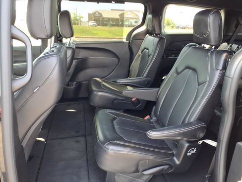 Used 2025 Chrysler Pacifica Select FWD image 27