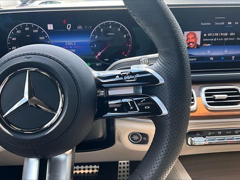 Used 2024 Mercedes-Benz GLS 450 4MATIC image 25