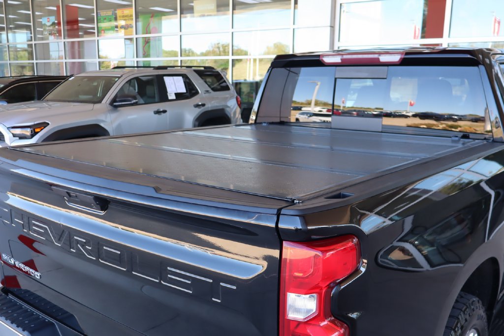 Used 2021 Chevrolet Silverado 1500 LTZ AWD/4WD image 10