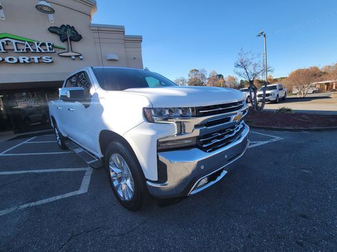 Used 2022 Chevrolet Silverado 1500 LTZ image 3