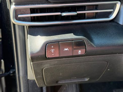 Used 2021 Hyundai Elantra SEL image 17