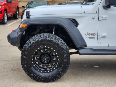 Used 2018 Jeep Wrangler Unlimited Sport S AWD/4WD image 15