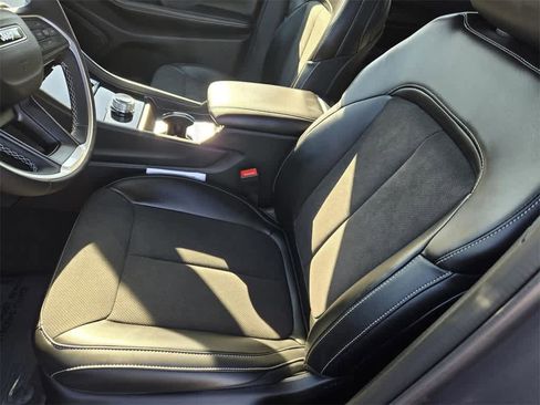 New 2025 Jeep Grand Cherokee Altitude image 12