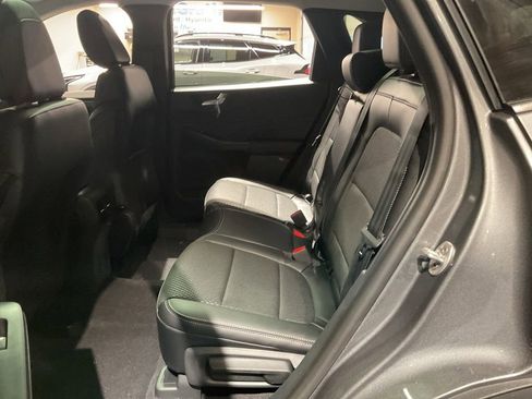 New 2026 Ford Escape SE w/ Class II Trailer Tow Package image 18