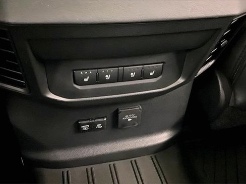 Used 2022 Toyota Tundra Platinum image 28