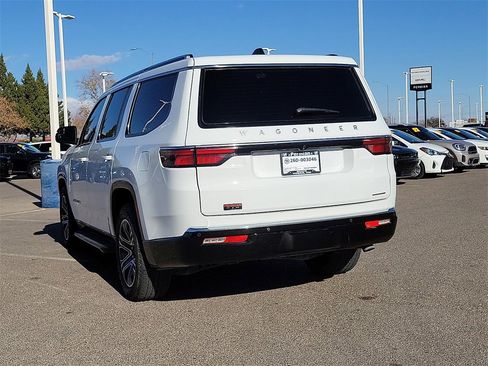 Used 2024 Jeep Wagoneer Series II w/ Flexible Seating Group image 8